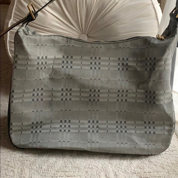 ISO info!!!  Burberry travel bag - Picture 1 of 8